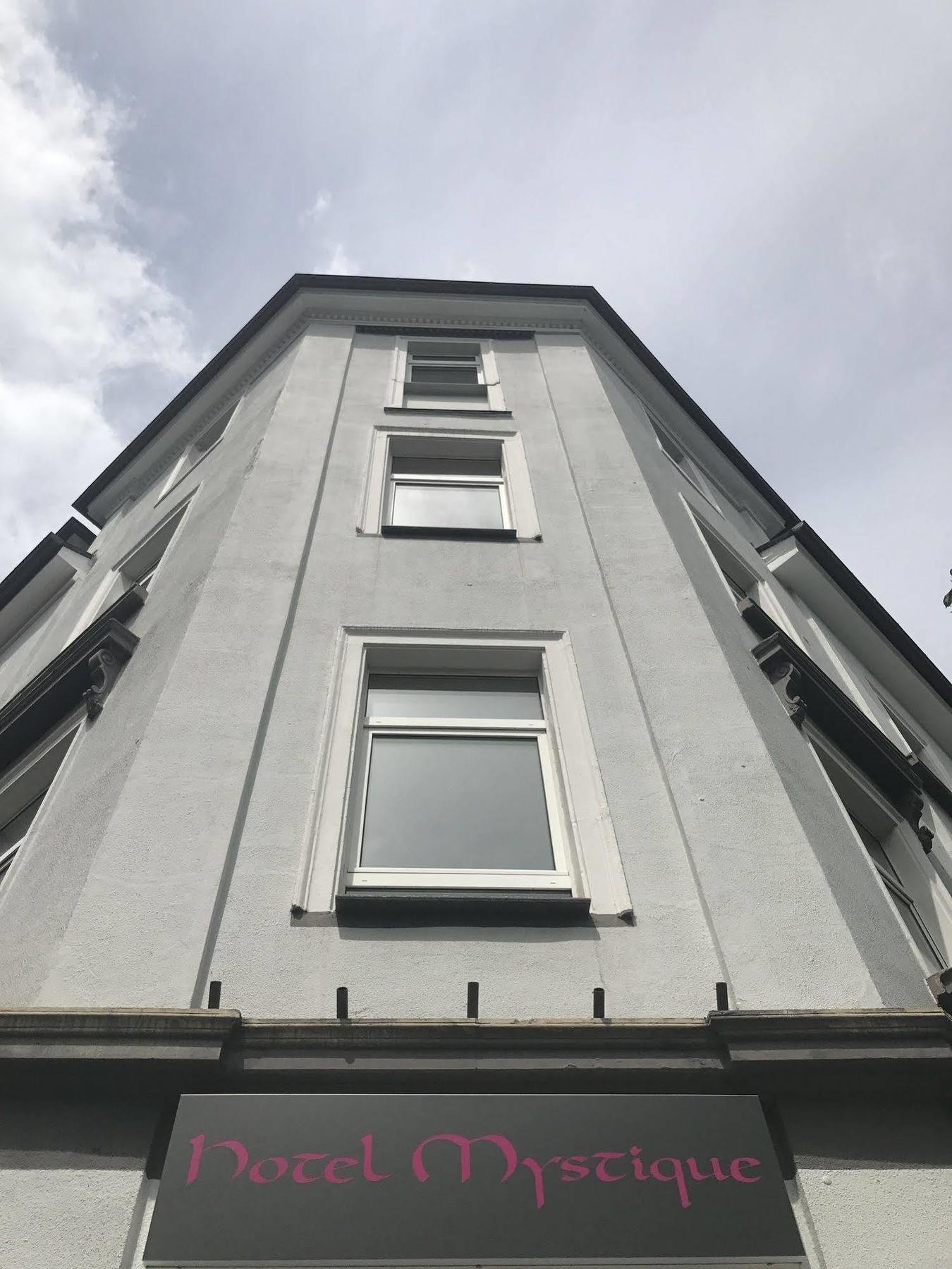 Smarthotel Mystique Self Check-In Бад-Гомбург-фор-дер-Гее Екстер'єр фото